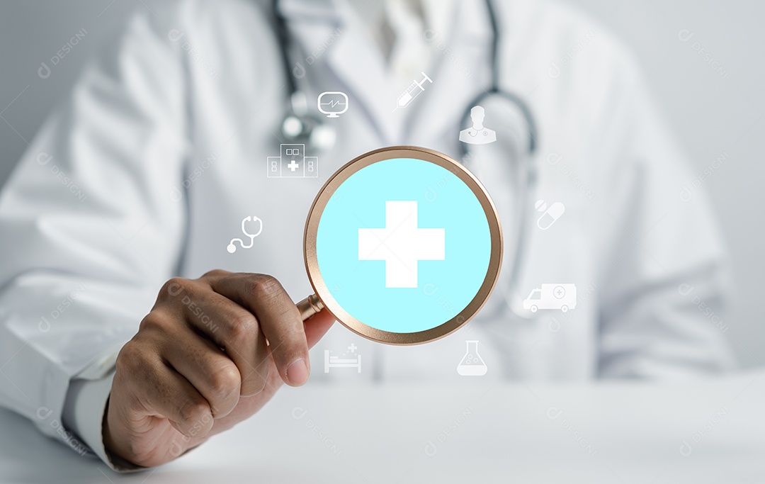 Conceito de seguro de saúde. Doutor em uma mão uniforme de jaleco branco segurando mais e ícone médico de saúde