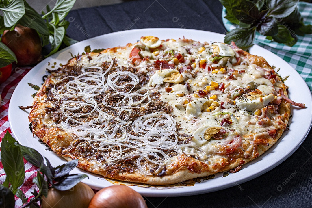 Deliciosa pizza de portuguesa e carne de sol