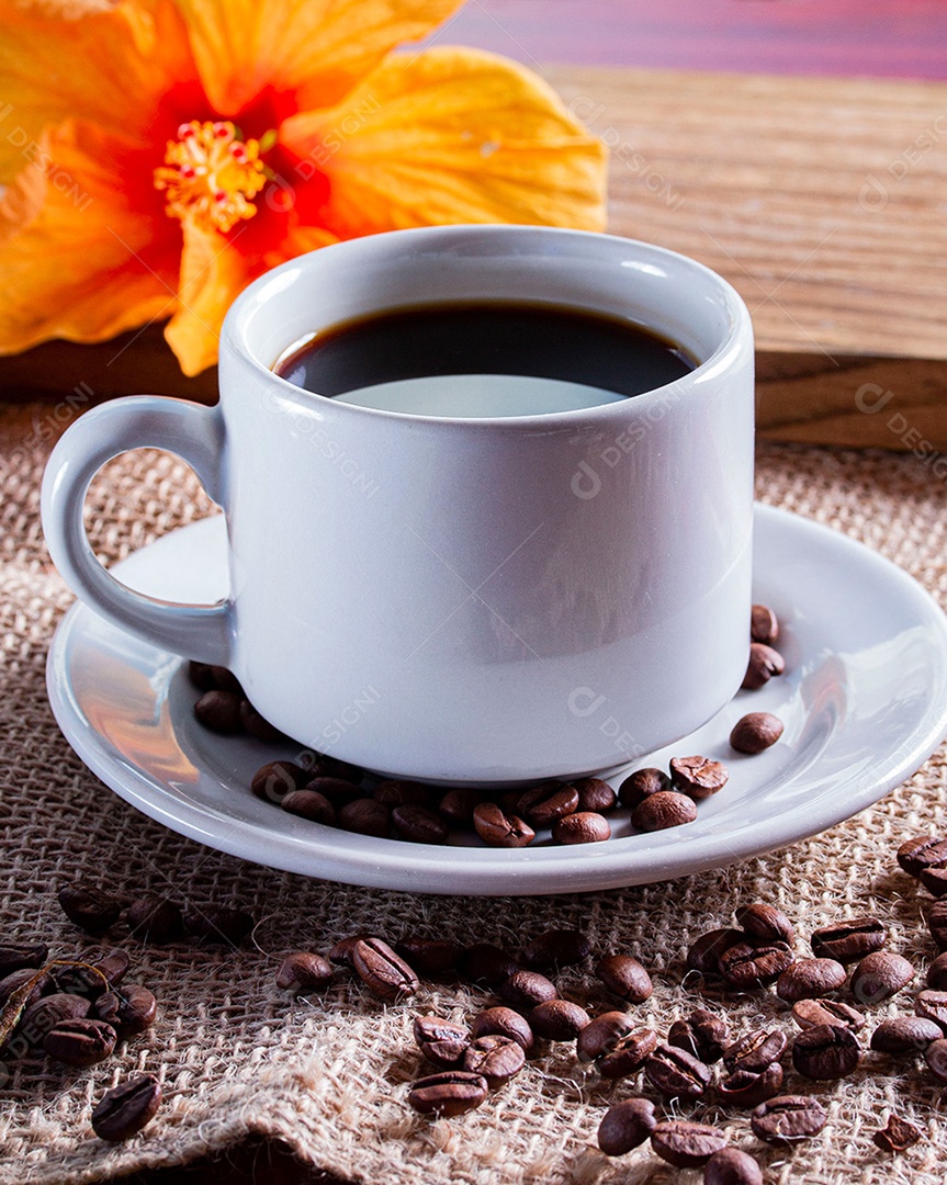 Xícara com café preto no café da manhã