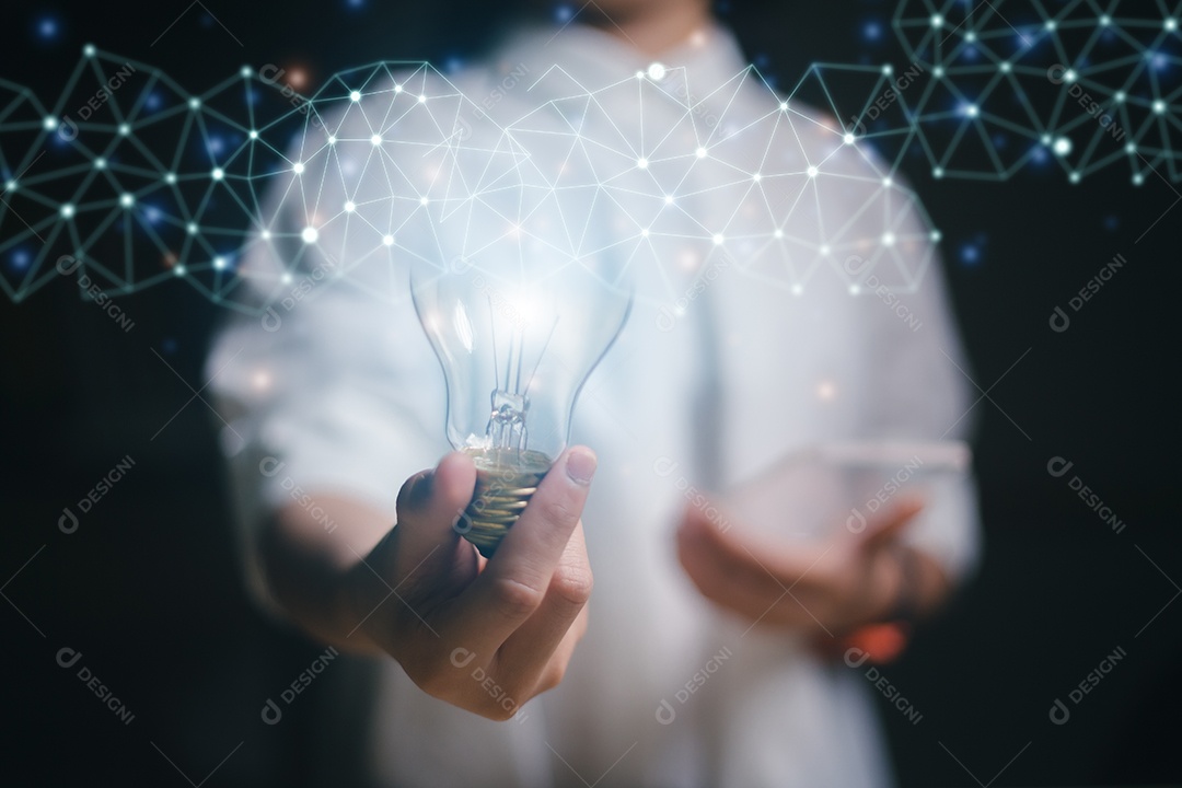 Mulheres segurando lâmpadas, ideias de novas ideias com criatividade e tecnologia inovadora