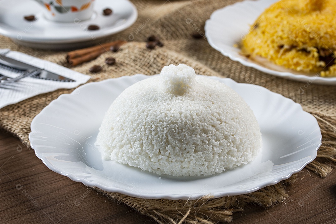 Prato com cuscuz branco de arroz