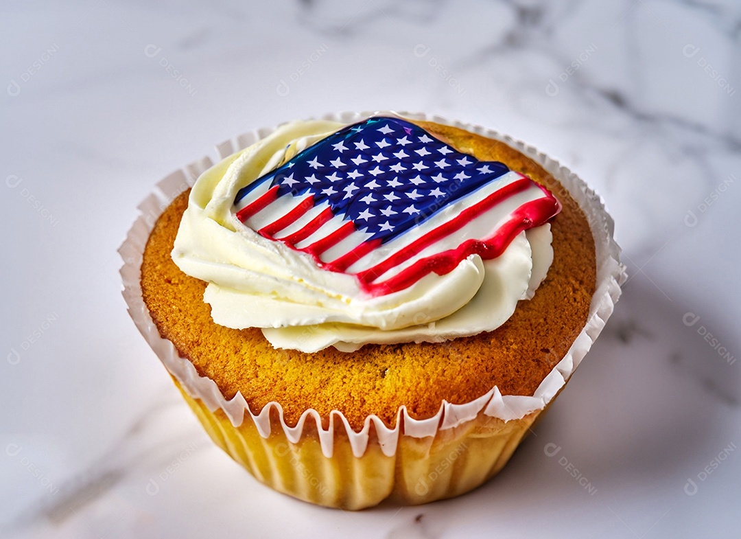 Delicioso cupcake decorado com a bandeira dos Estados Unidos