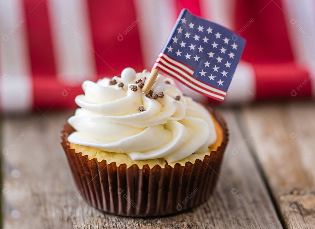 Delicioso cupcake decorado com a bandeira dos Estados Unidos
