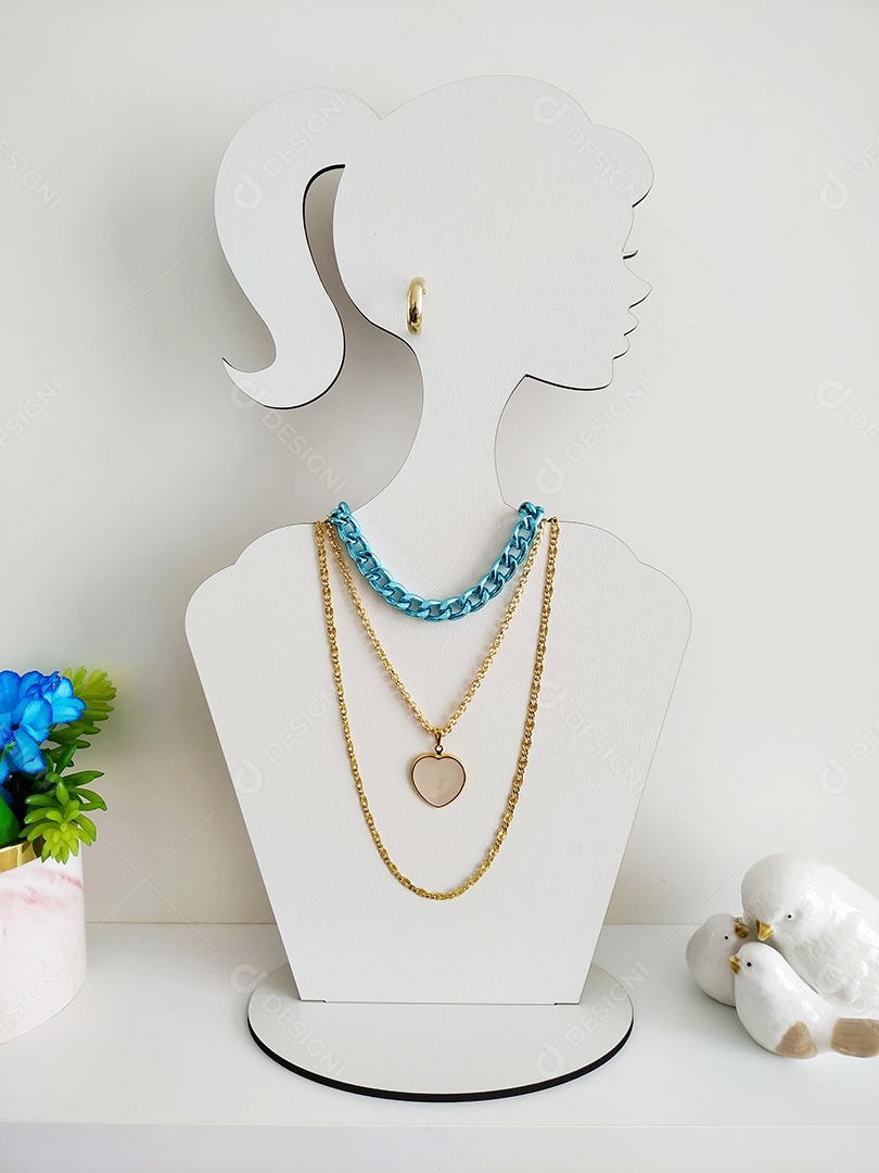 Colar triplo dourado com azul