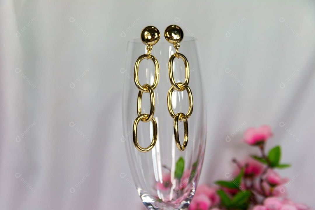 Brincos três círculos dourados