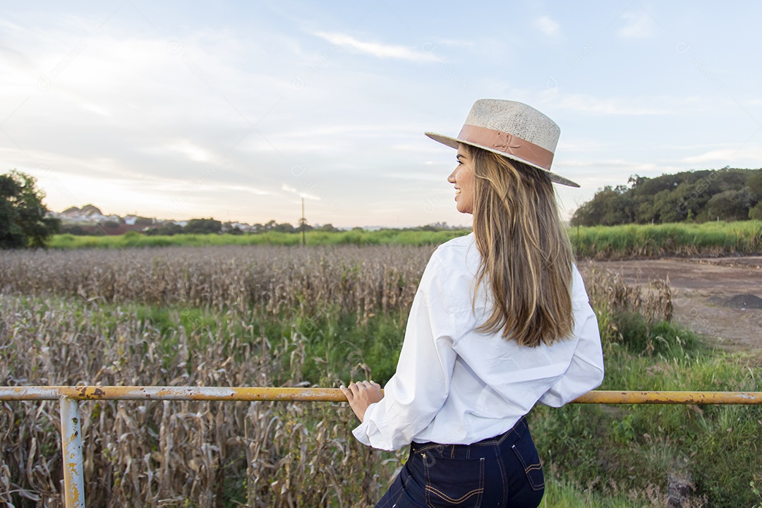 Mulher jovem garota agricultora