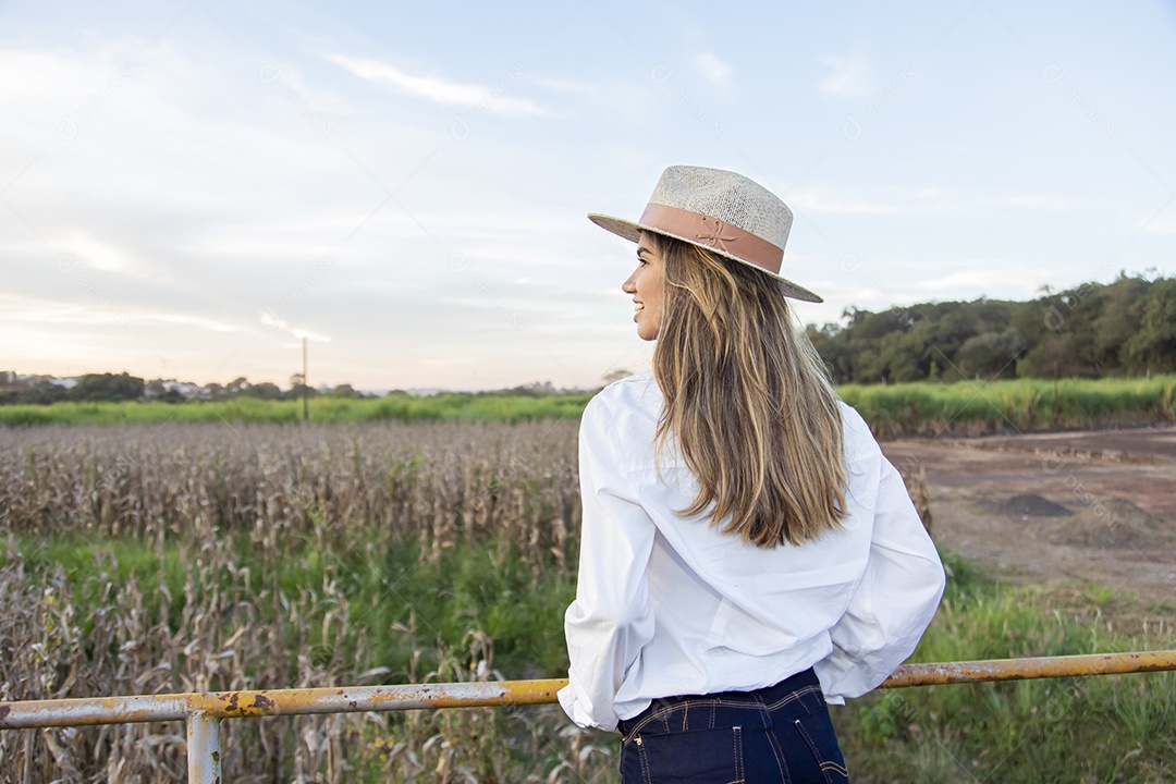 Mulher jovem garota agricultora