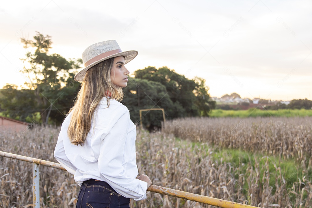 Mulher jovem garota agricultora