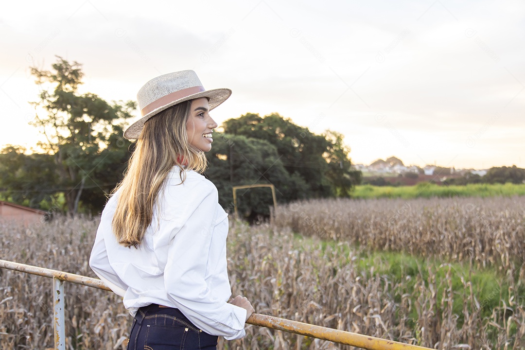 Mulher jovem garota agricultora