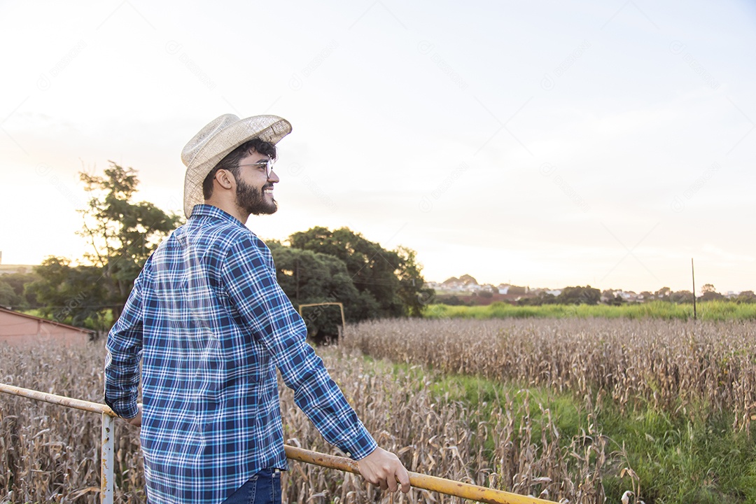 Homem jovem garoto agricultor