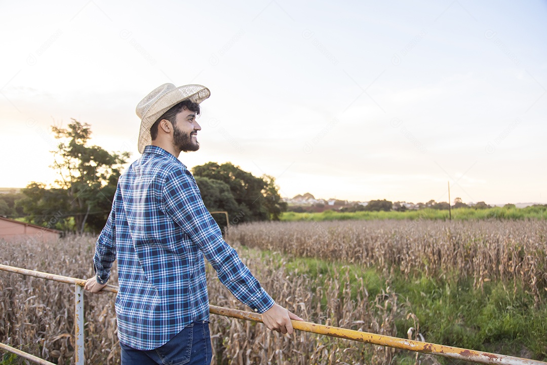 Homem jovem garoto agricultor