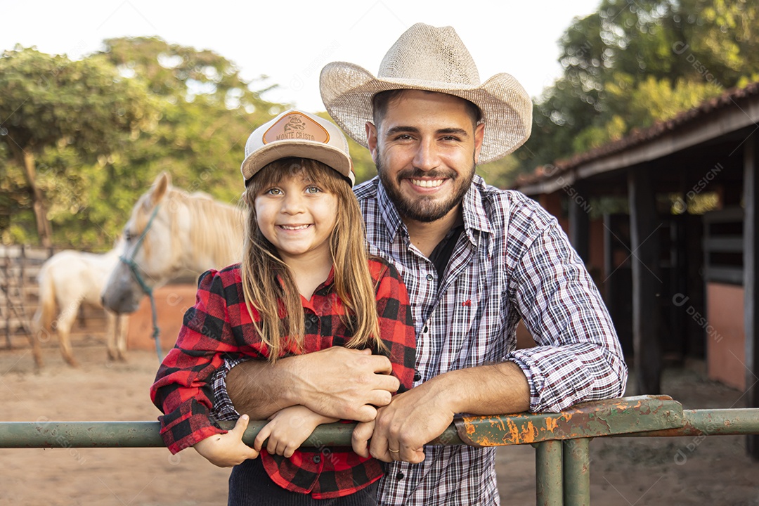 Filha ao lado de seu pai agropecuarista