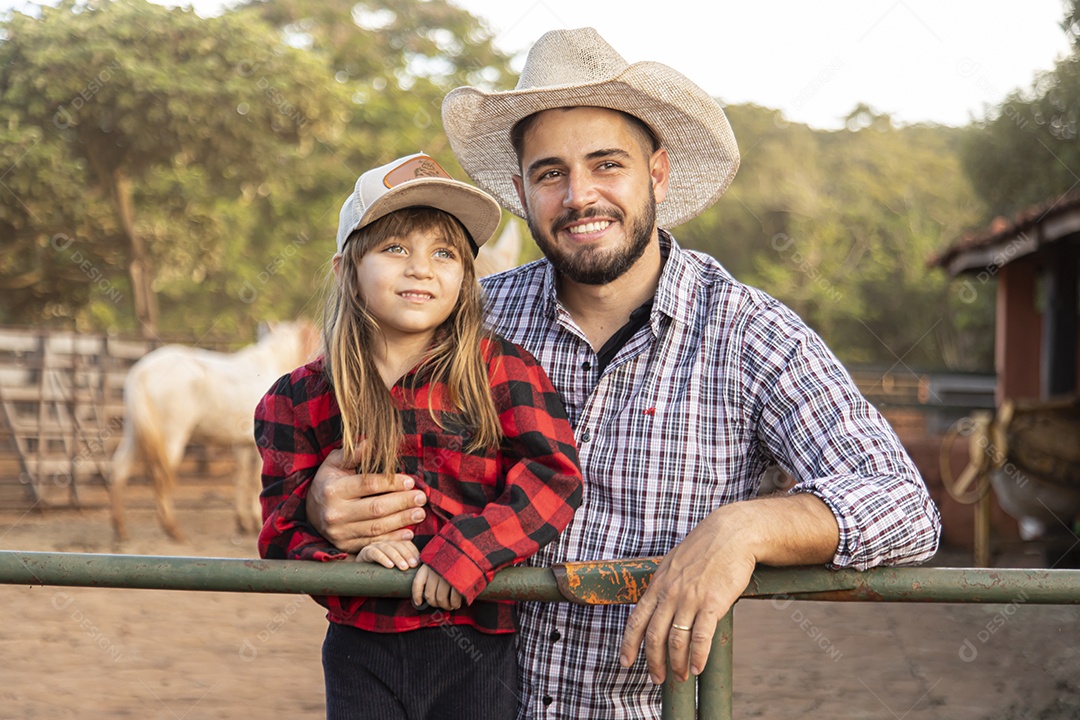 Filha ao lado de seu pai agropecuarista