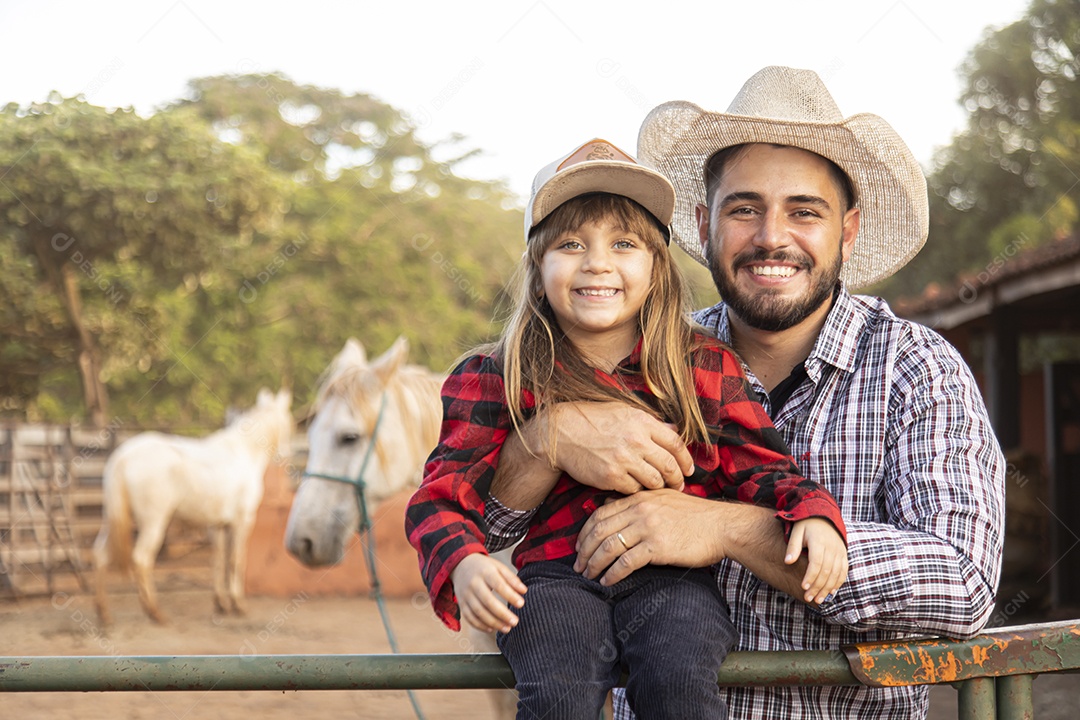 Filha ao lado de seu pai agropecuarista