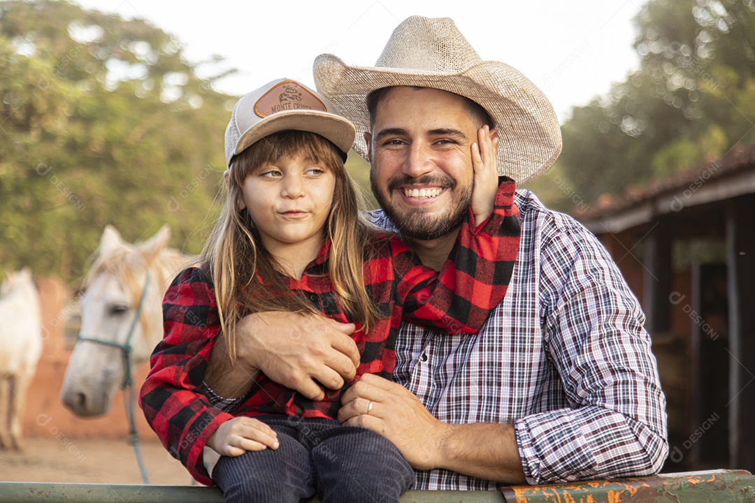 Filha ao lado de seu pai agropecuarista