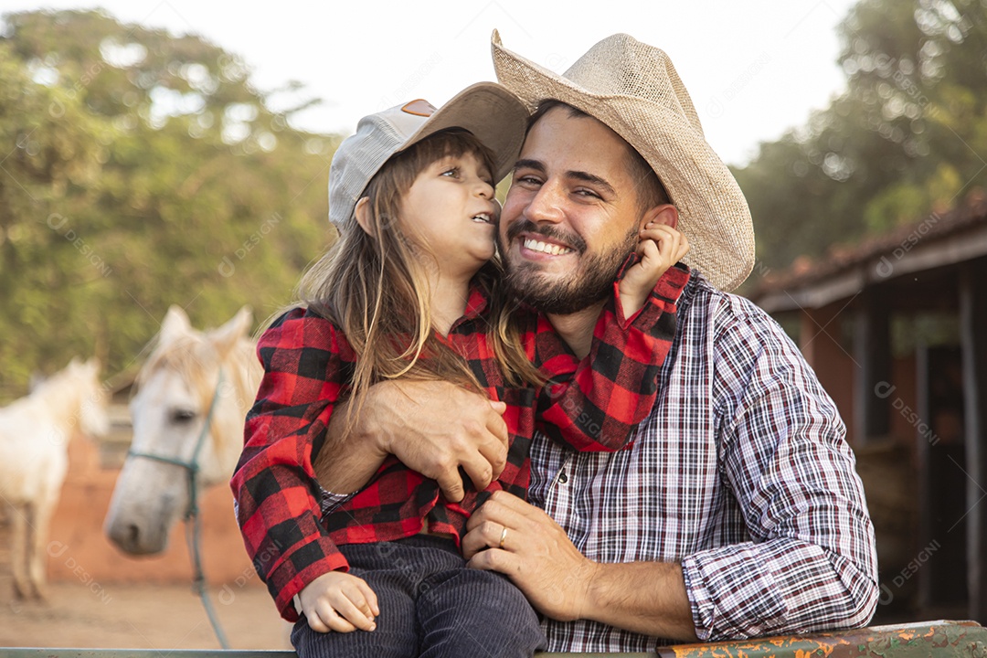 Filha ao lado de seu pai agropecuarista