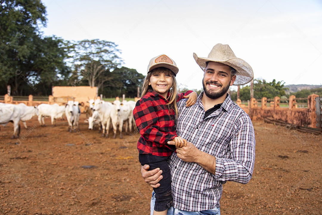 Filha ao lado de seu pai agropecuarista