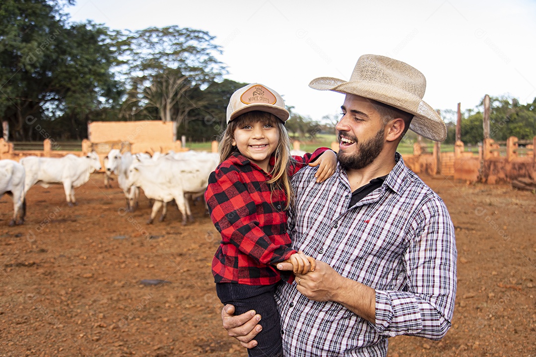 Filha ao lado de seu pai agropecuarista