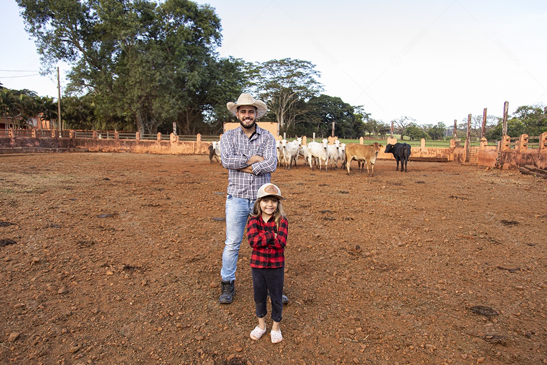 Filha ao lado de seu pai agropecuarista