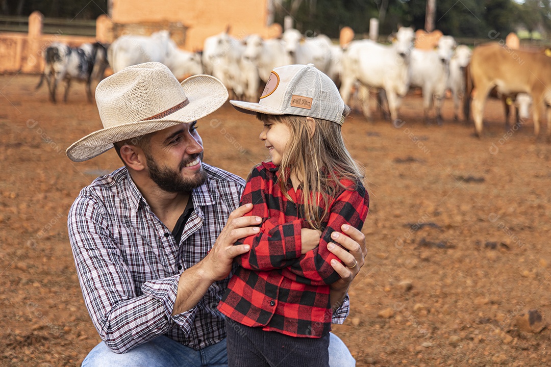 Filha ao lado de seu pai agropecuarista