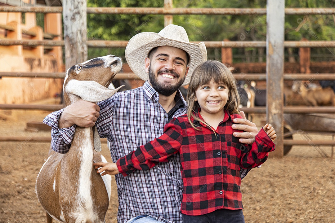 Pai agricultor ao lado de sua filha