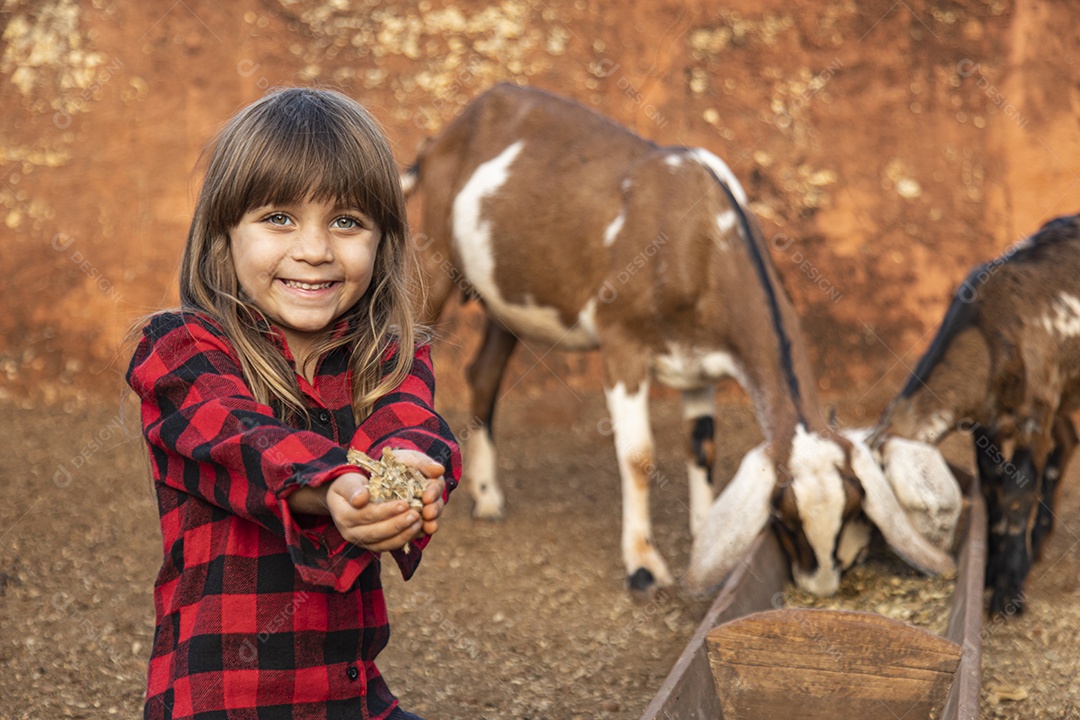 Linda garotinha sobre fazenda