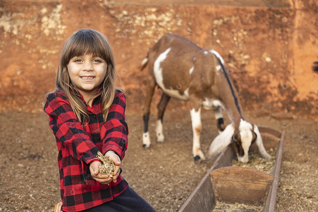 Linda garotinha sobre fazenda