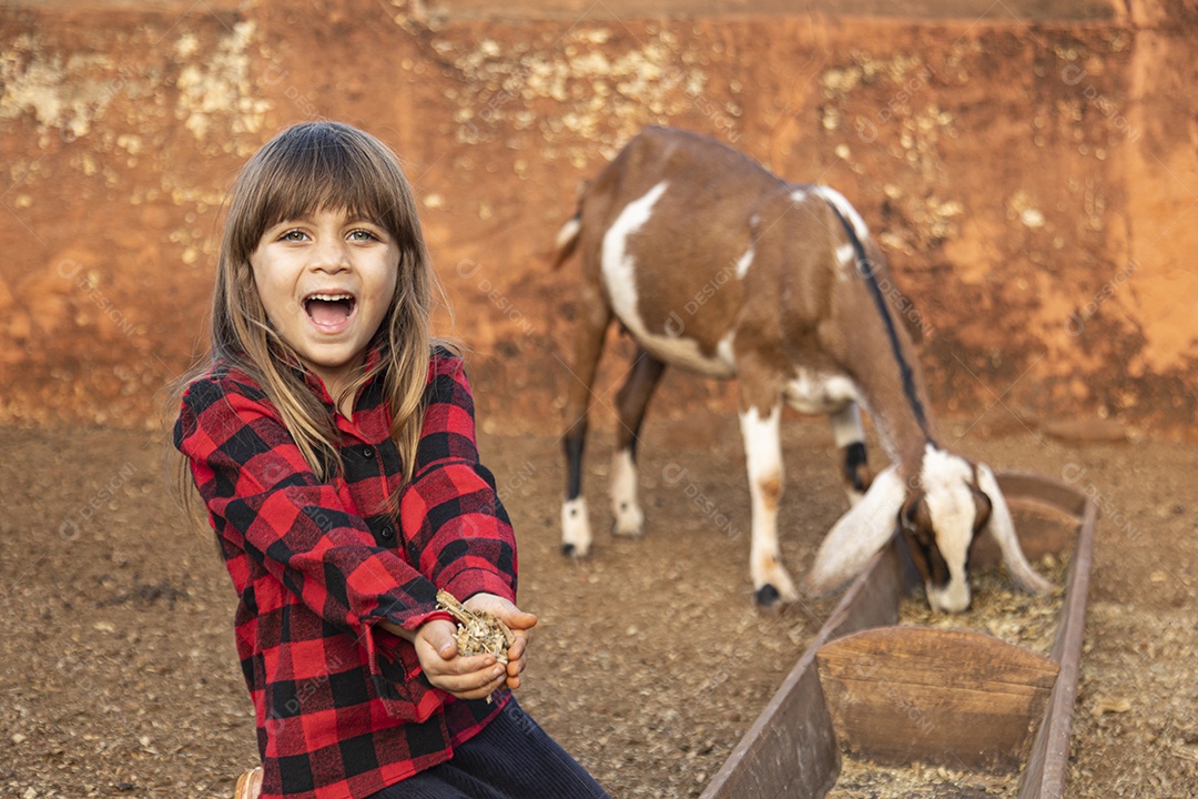 Linda garotinha sobre fazenda