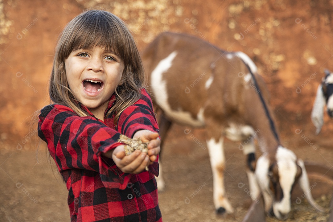 Linda garotinha sobre fazenda