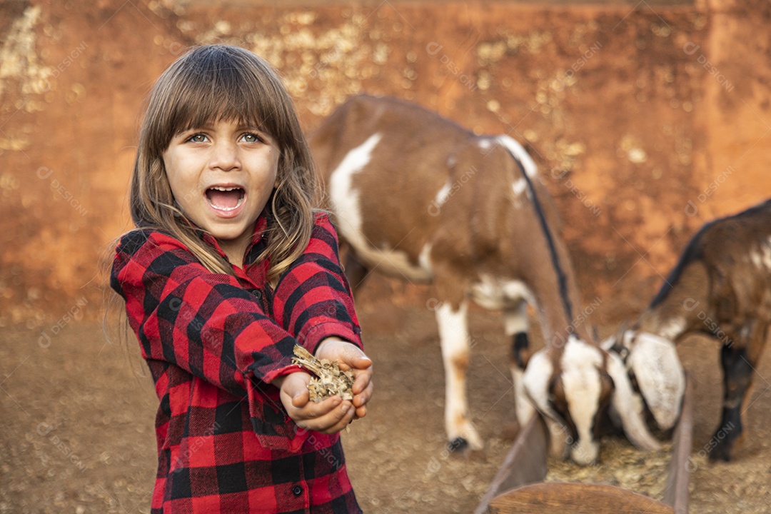 Linda garotinha sobre fazenda