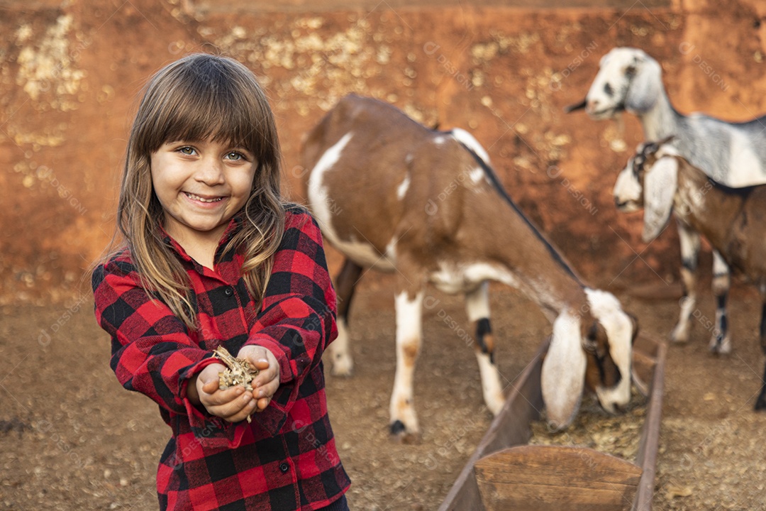 Linda garotinha sobre fazenda