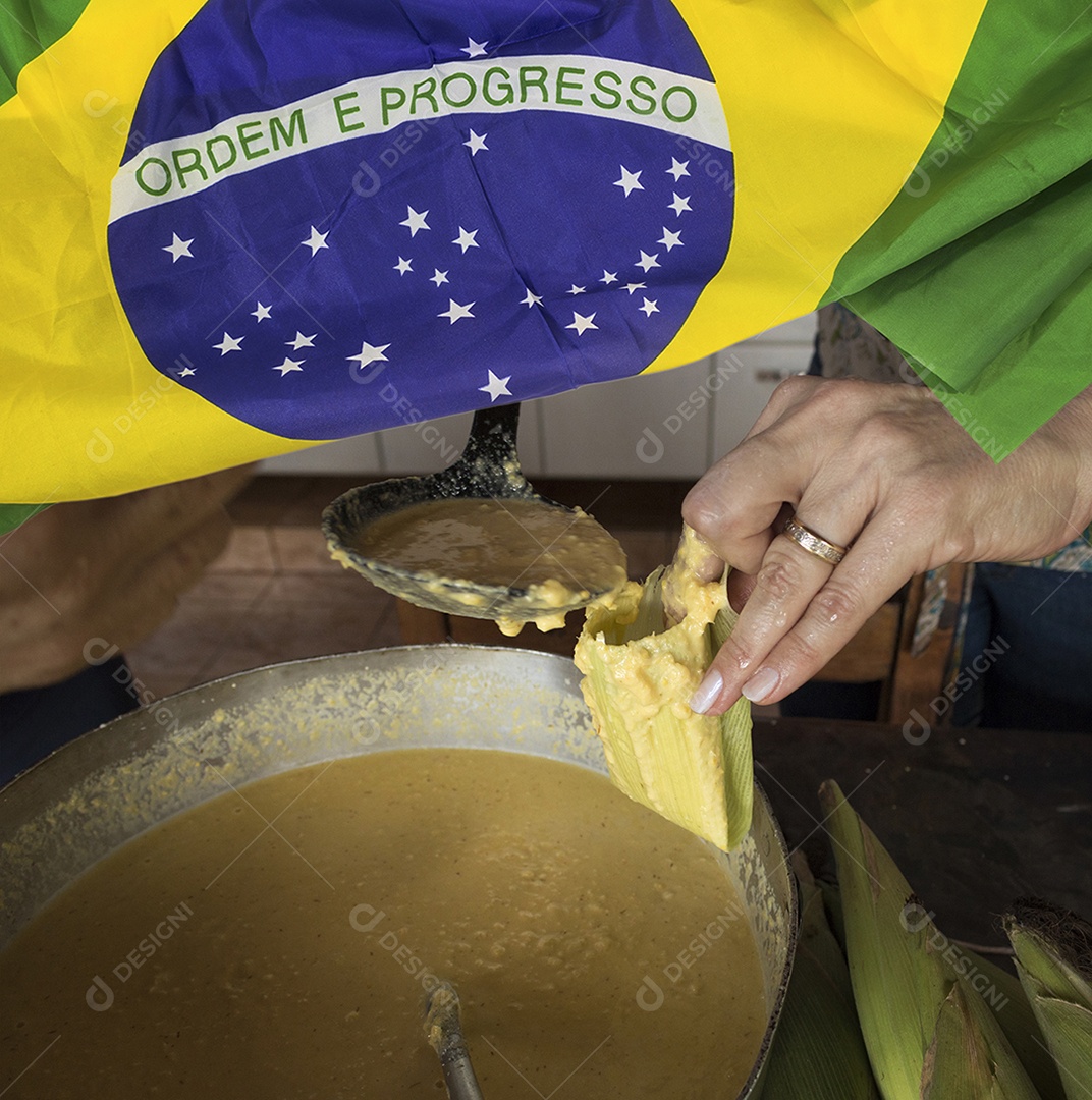 Comida típica da festa junina com bandeira do brasil. Imagem do conceito da famosa festa cultural brasileira.