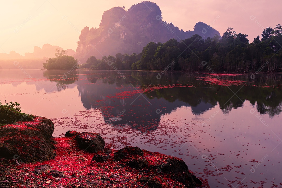 Paisagem Natureza Vista do Lago Nong Thale em Krabi Tailândia