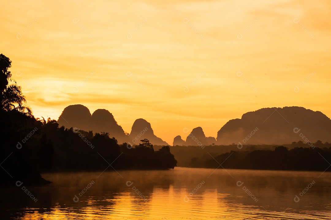 Paisagem Natureza Vista do Lago Nong Thale em Krabi Tailândia