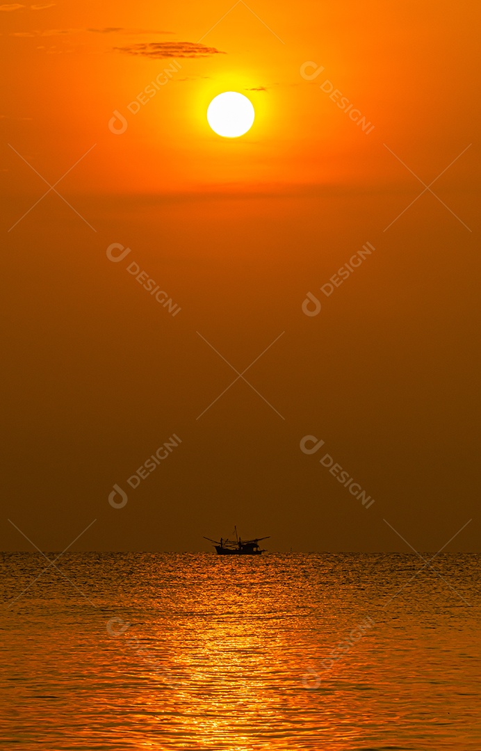Paisagem do mar e ondas do mar pela manhã