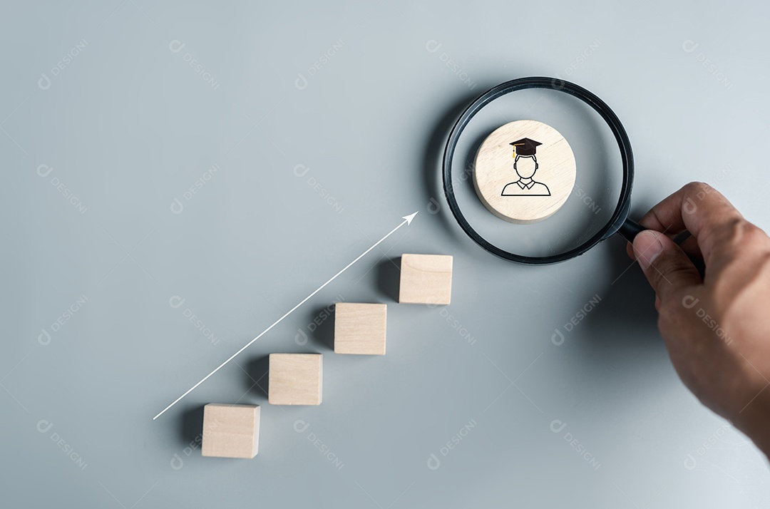 Etapas da educação que levam ao objetivo de sucesso. Tomando medidas estratégicas para a graduação.