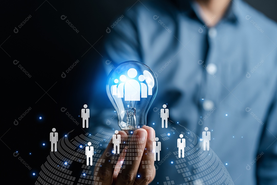 CRM ou gerenciamento de relacionamento com o cliente com lâmpada.