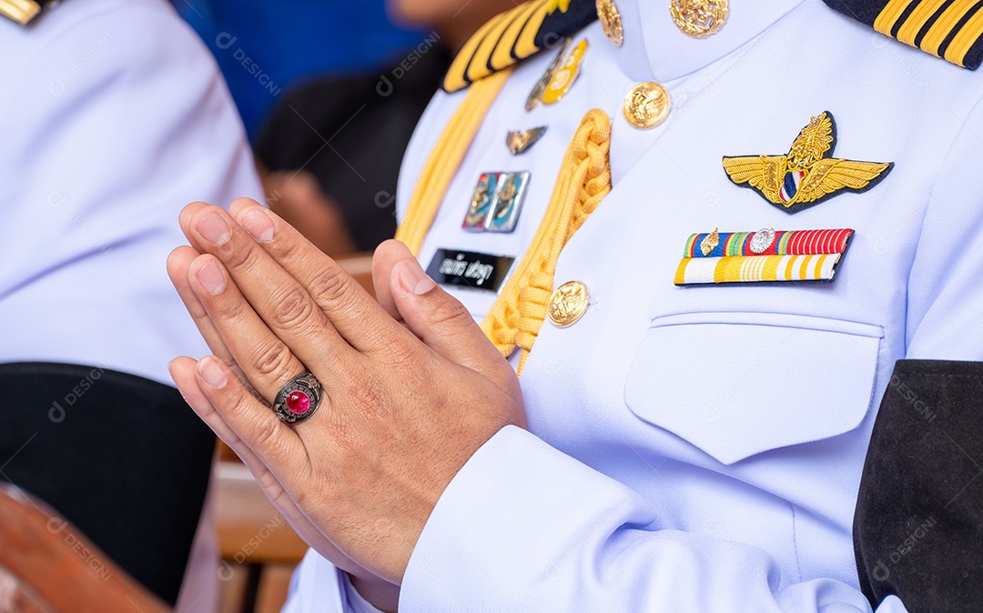 Roupa uniforme branco da marinha