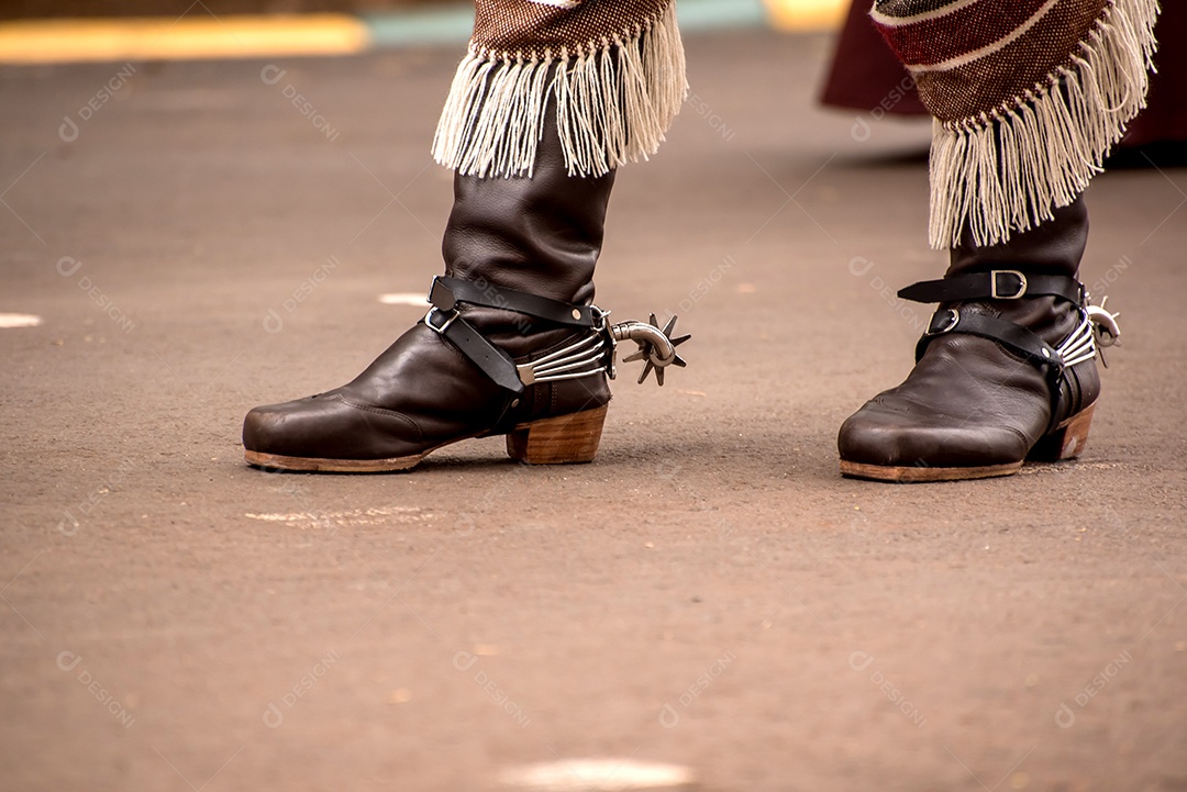 Detalhes das botas gaúchas de couro