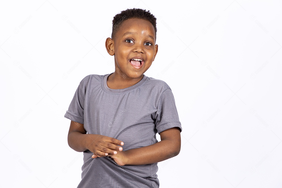 Menino jovem garoto sobre fundo isolado