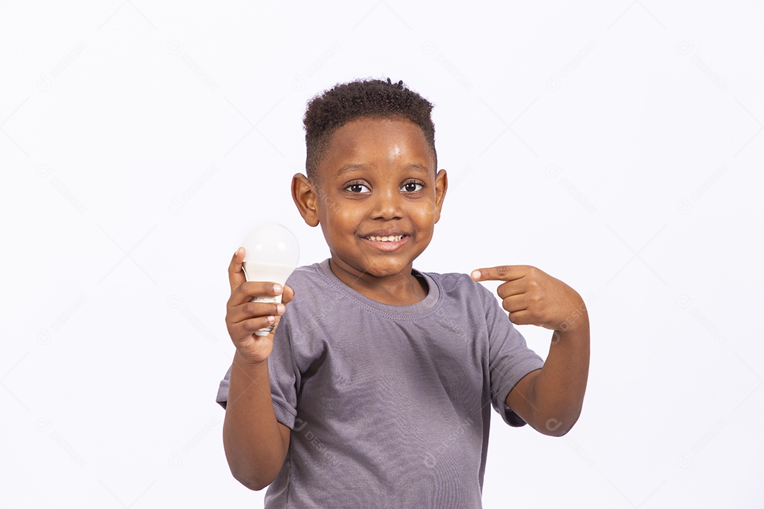 Menino jovem garoto sobre fundo isolado