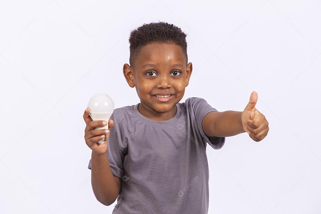 Menino jovem garoto sobre fundo isolado