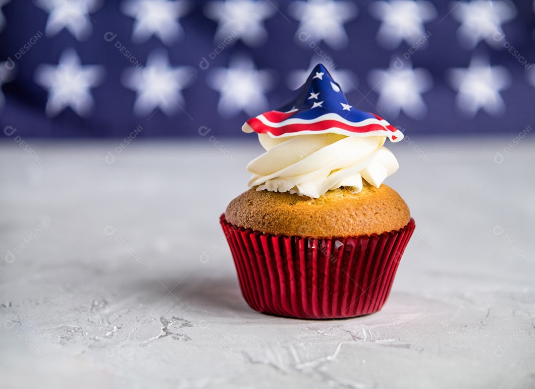 Delicioso cupcake decorado com bandeira dos Estados Unidos