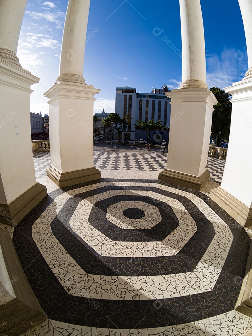 Detalhes da arquitetura da catedral de São Sebastião no centro histórico da cidade de Ilhéus, no sul da Bahia.