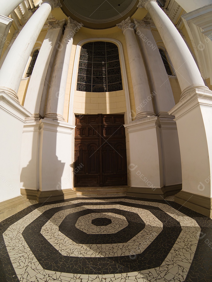 Detalhes da arquitetura da catedral de São Sebastião no centro histórico da cidade de Ilhéus, no sul da Bahia.