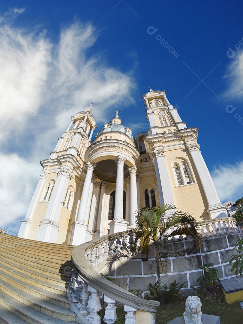 Vista da catedral de São Sebastião no centro histórico da cidade de Ilhéus no sul da Bahia.