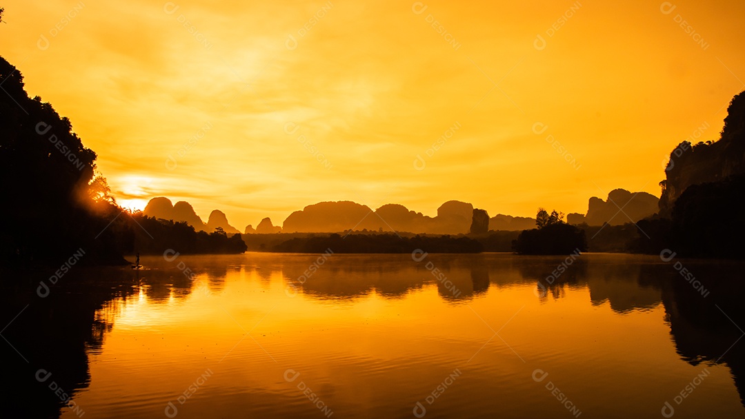 Paisagem Natureza Vista do Lago Nong Thale em Krabi Tailândia