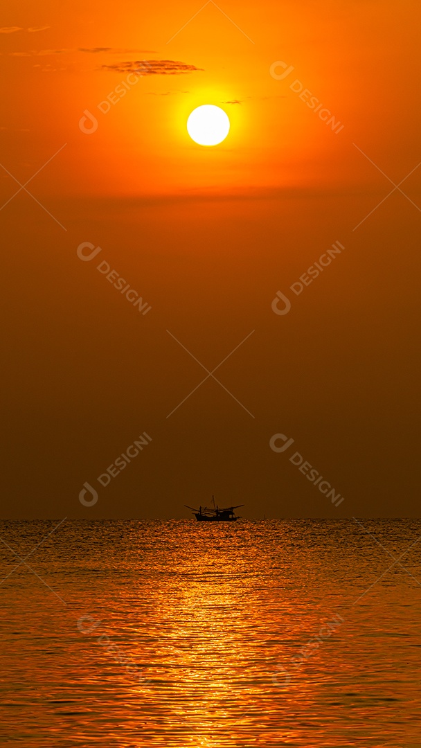 Paisagem do mar e ondas do mar pela manhã