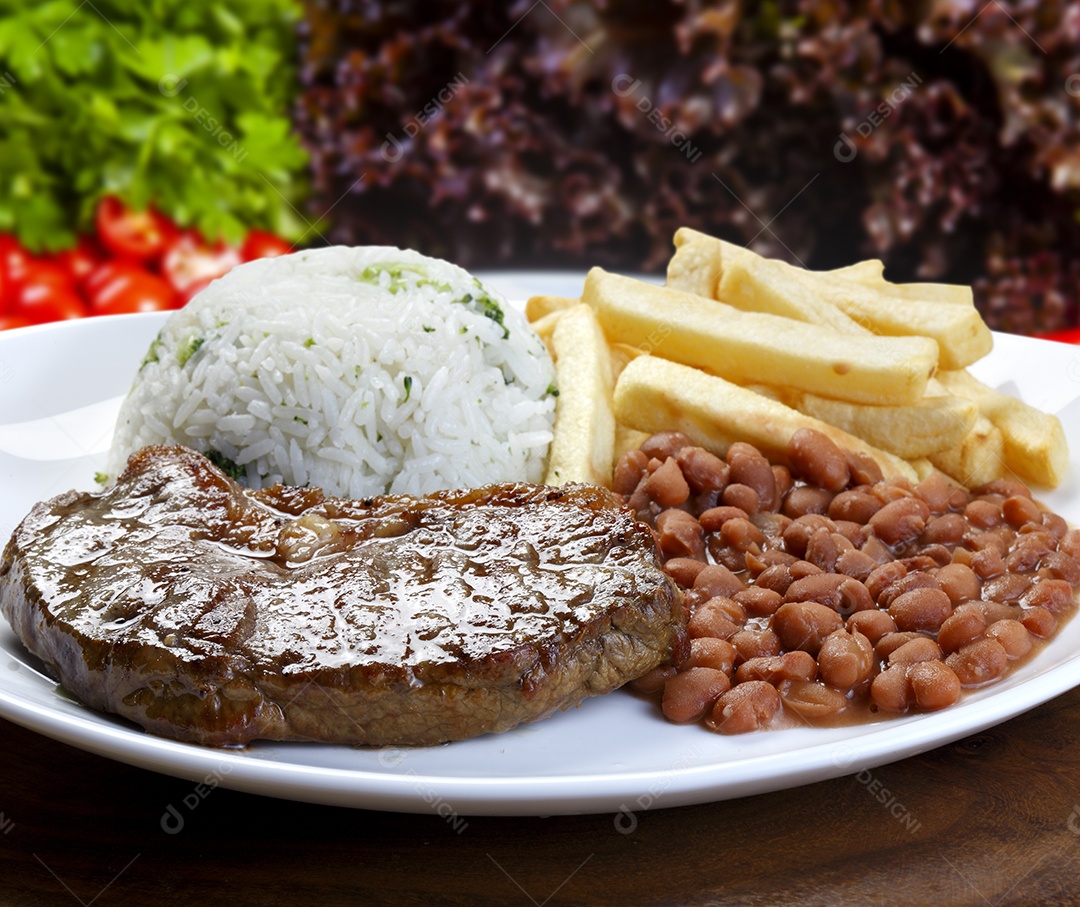 Arroz com feijão e carne