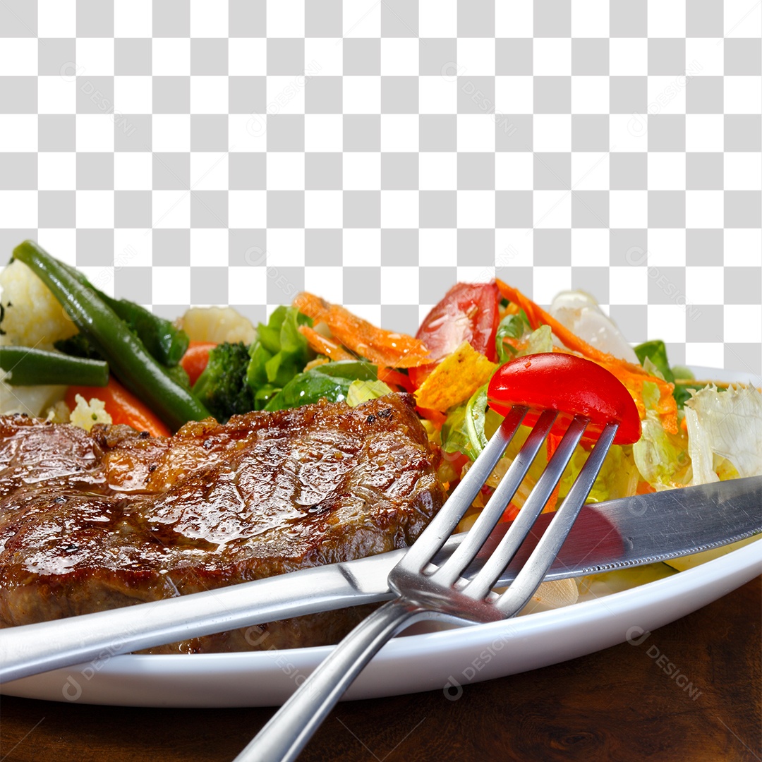Prato de Comida com Carne e Salada PNG Transparente